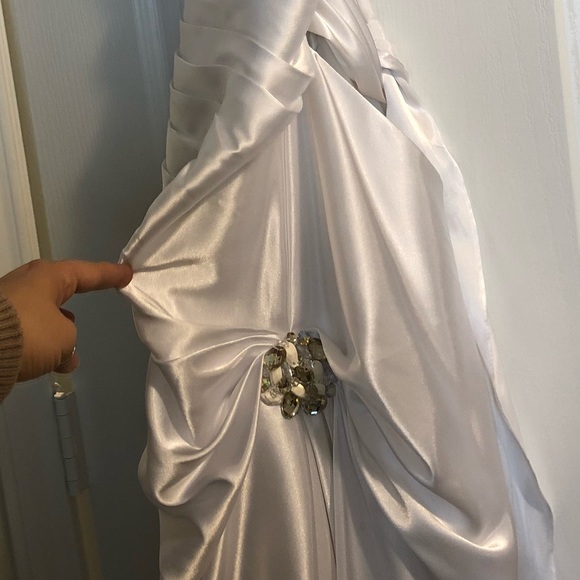 White wedding/formal dress - Picture 5 of 6